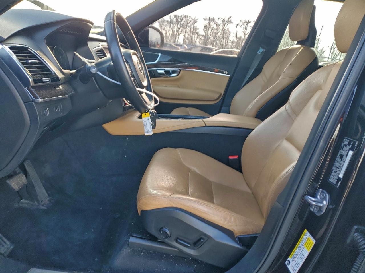 2016 VOLVO XC90 T6 photo 7