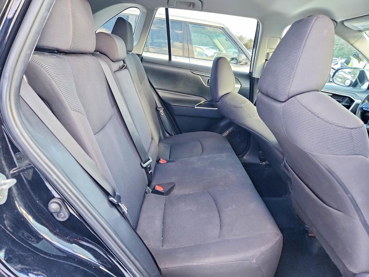 2019 TOYOTA RAV4 LE photo 11