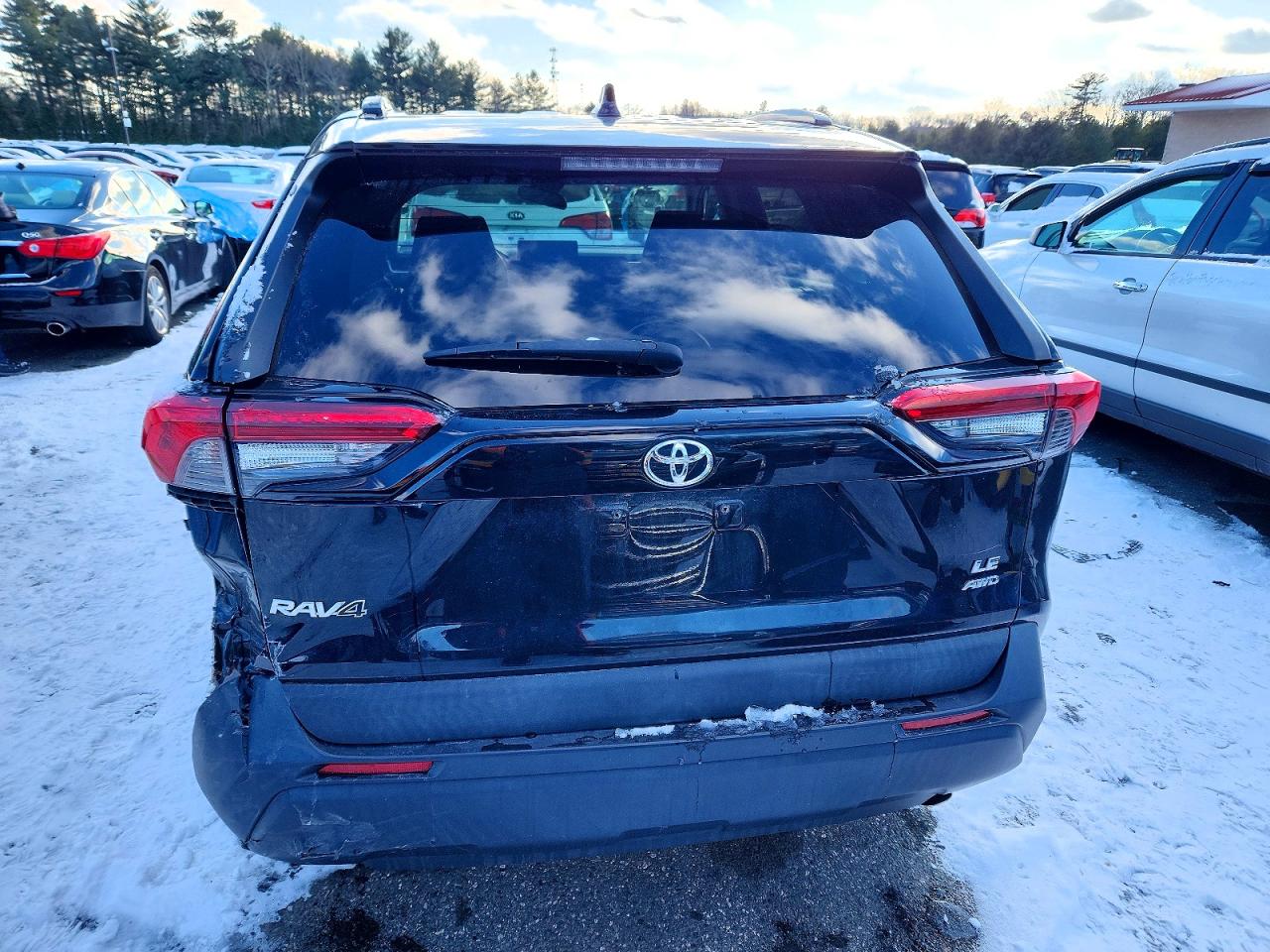 2019 TOYOTA RAV4 LE photo 6
