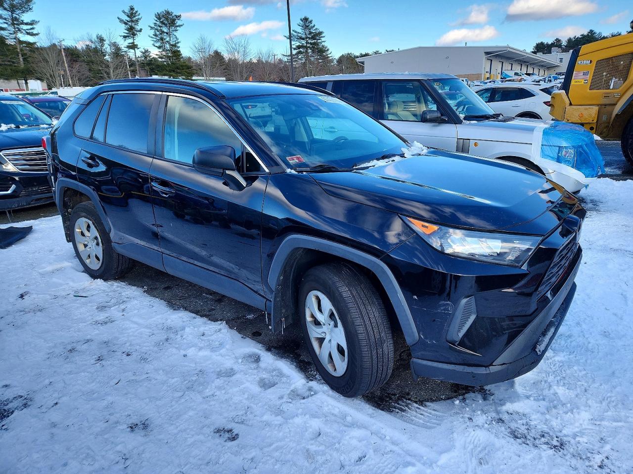 2019 TOYOTA RAV4 LE photo 4