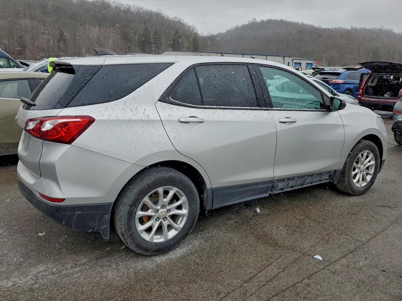 2019 CHEVROLET EQUINOX LS photo 3