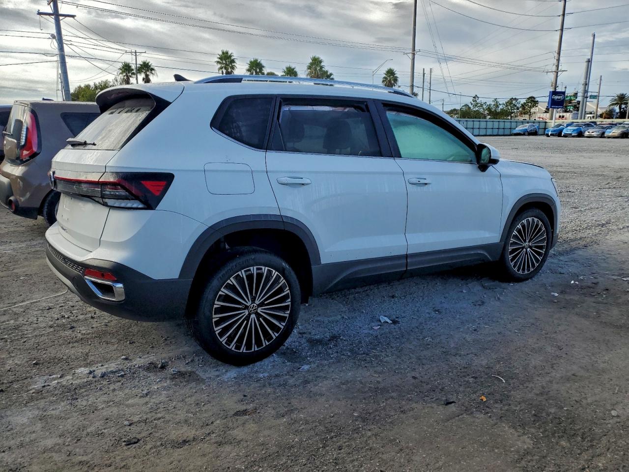 2025 VOLKSWAGEN TAOS SE photo 3