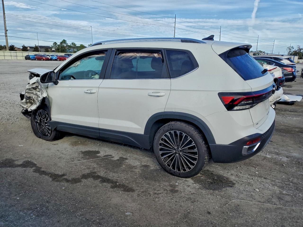2025 VOLKSWAGEN TAOS SE photo 2