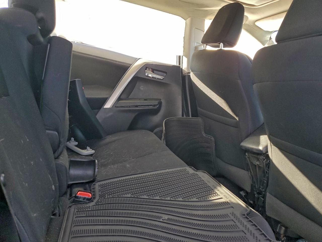 2015 TOYOTA RAV4 XLE photo 11