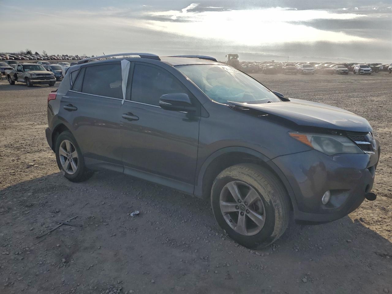 2015 TOYOTA RAV4 XLE photo 4