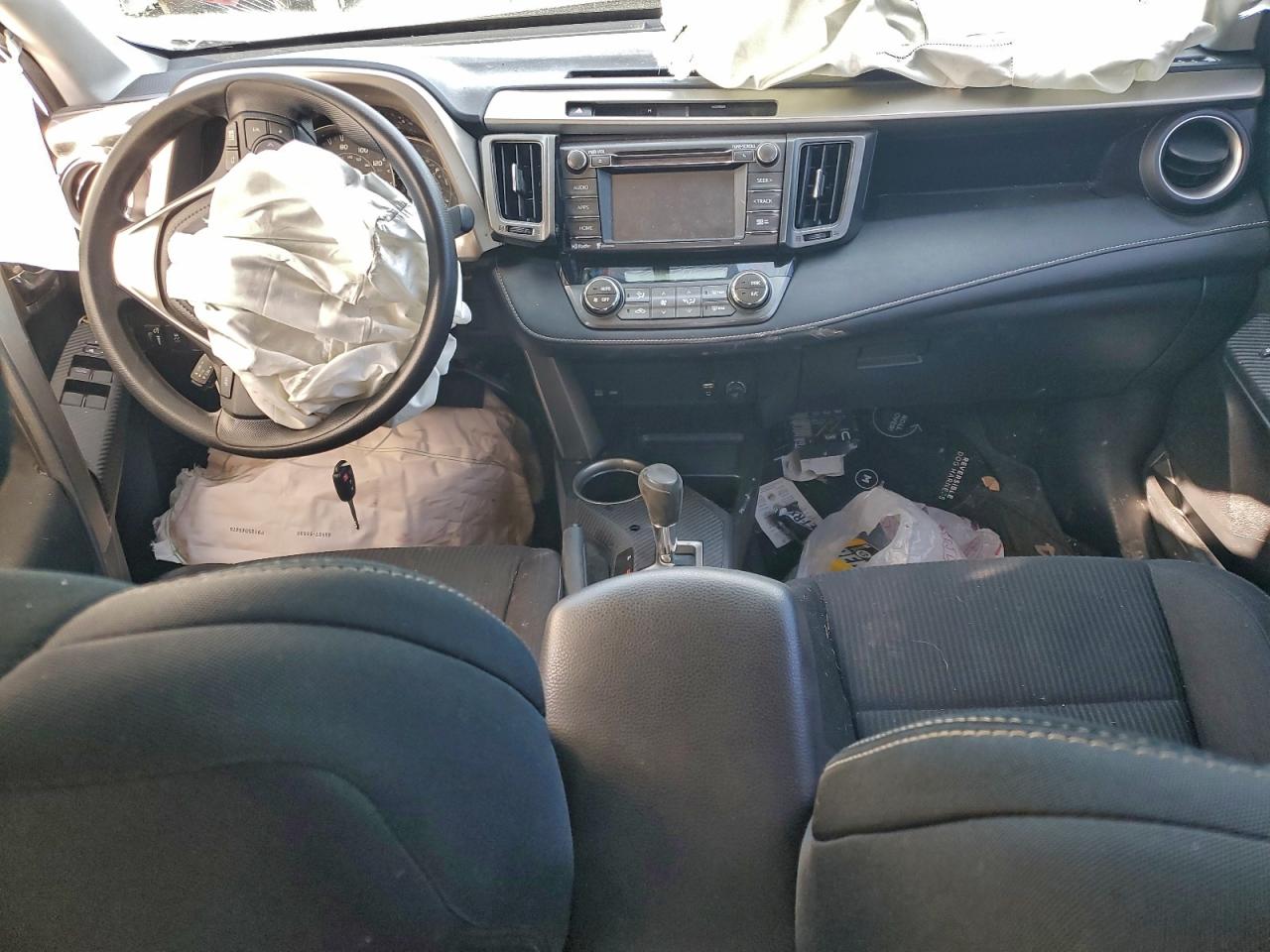 2015 TOYOTA RAV4 XLE photo 8
