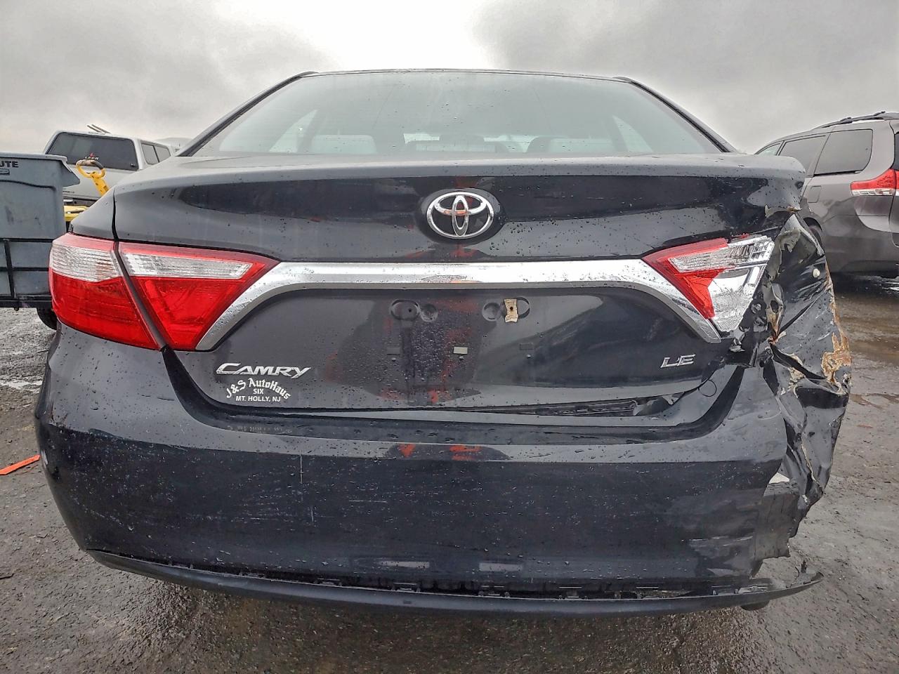 2017 TOYOTA CAMRY LE photo 6