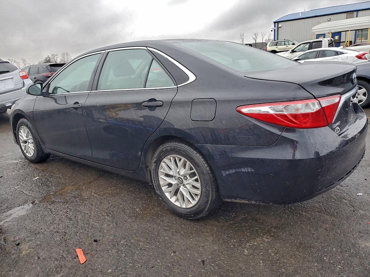 2017 TOYOTA CAMRY LE photo 2