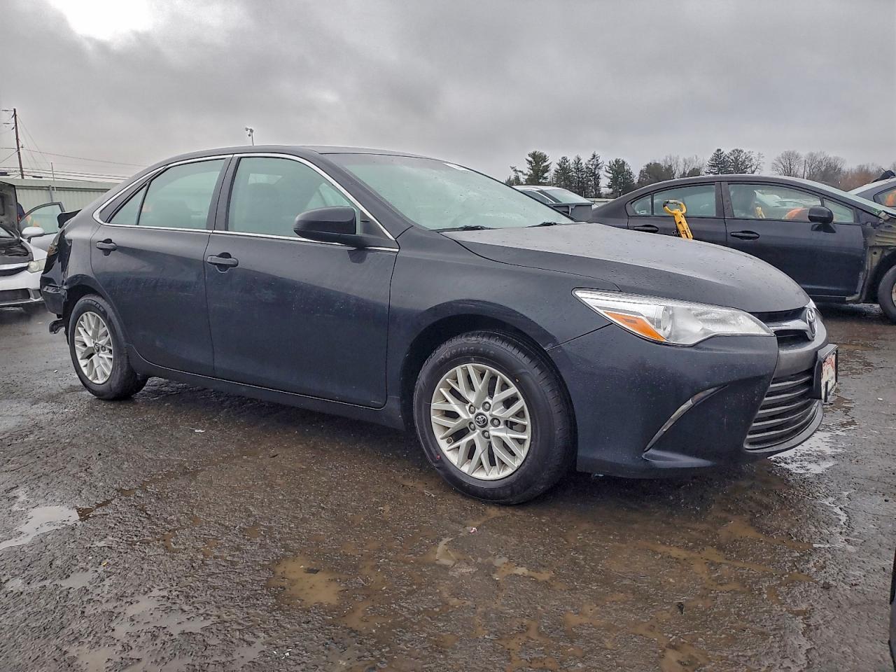 2017 TOYOTA CAMRY LE photo 4