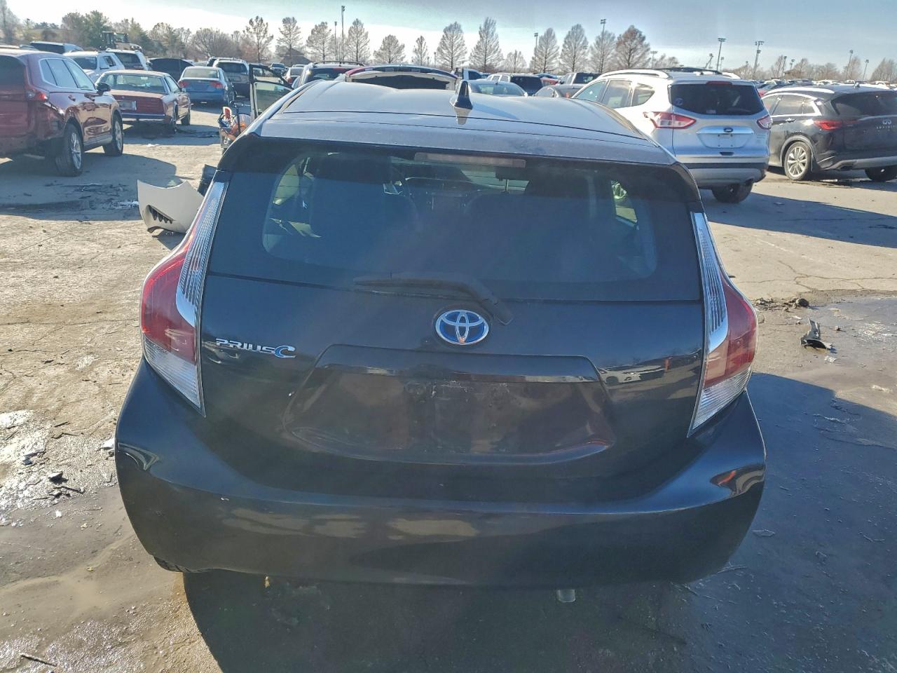 2016 TOYOTA PRIUS C photo 6