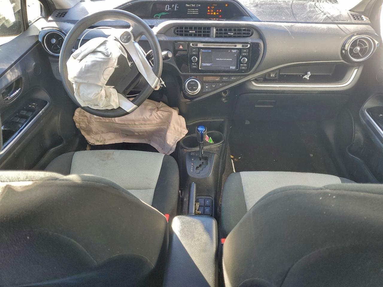 2016 TOYOTA PRIUS C photo 8
