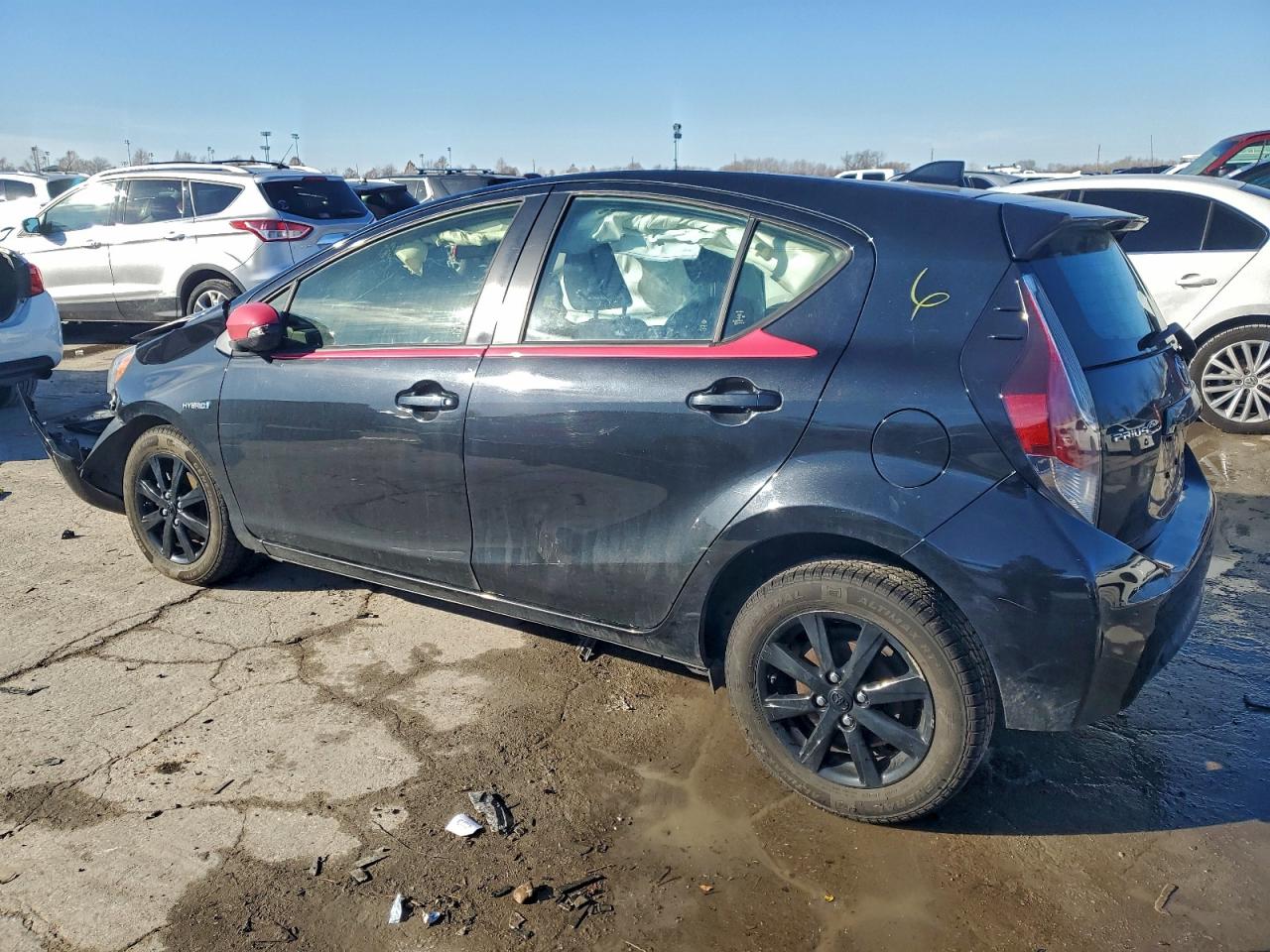 2016 TOYOTA PRIUS C photo 2