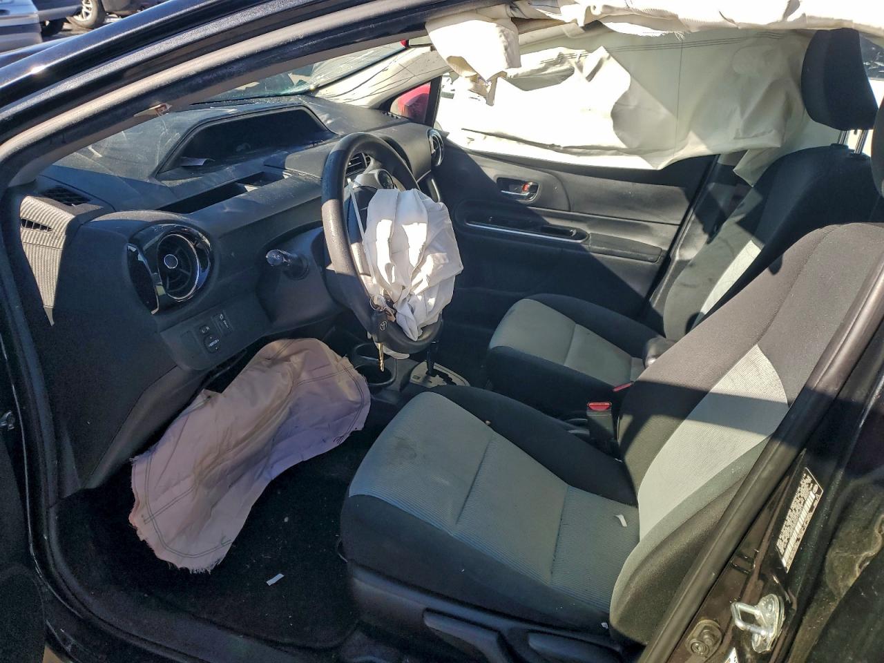 2016 TOYOTA PRIUS C photo 7