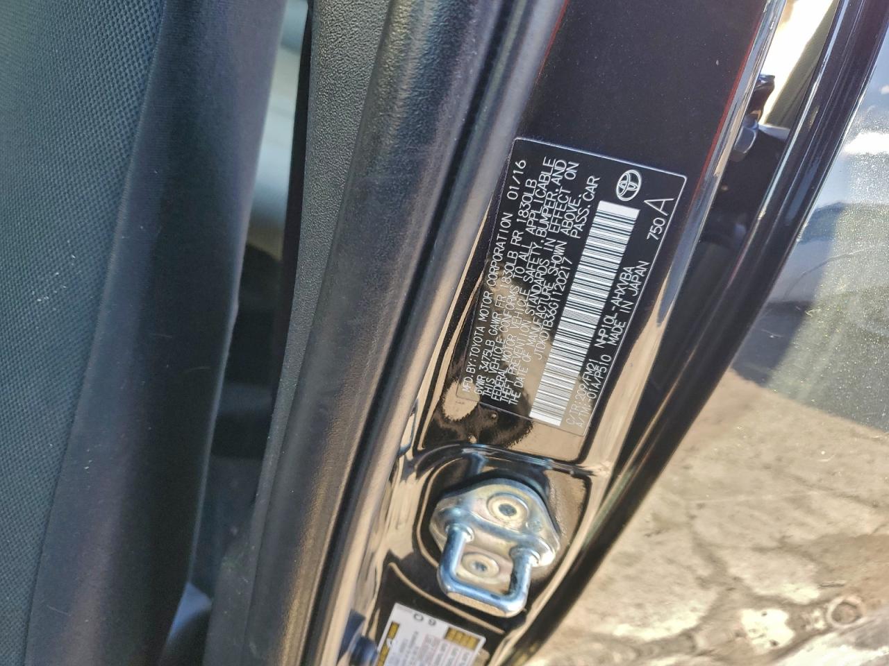 2016 TOYOTA PRIUS C photo 12