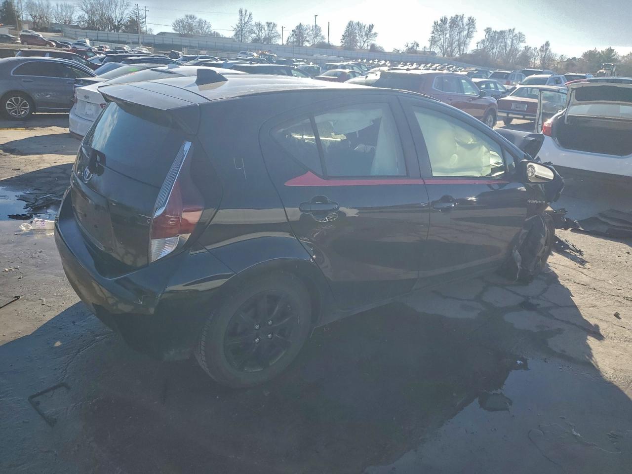 2016 TOYOTA PRIUS C photo 3