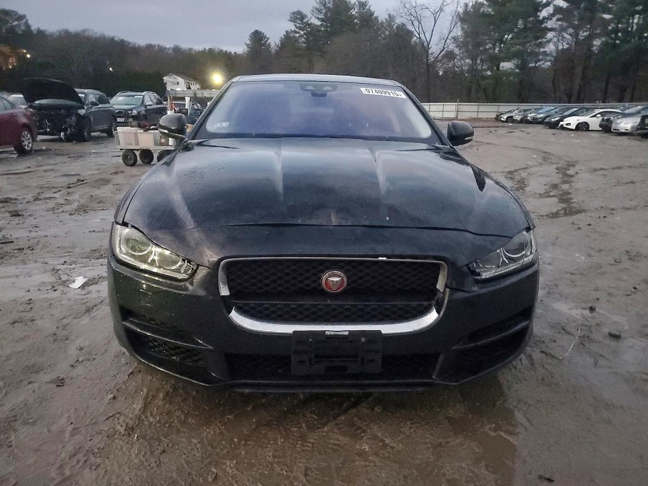 2017 JAGUAR XE PREMIUM photo 5