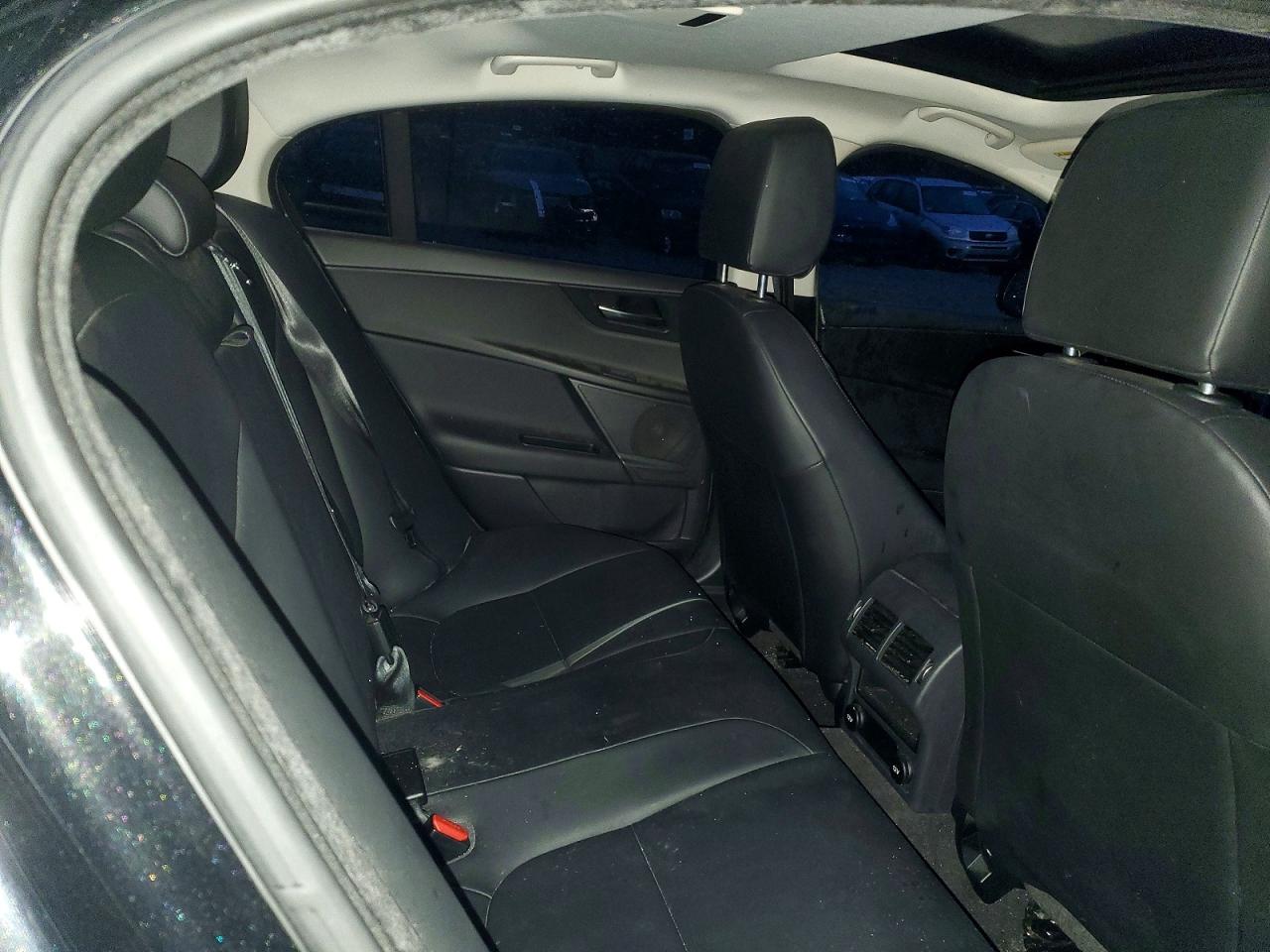 2017 JAGUAR XE PREMIUM photo 10