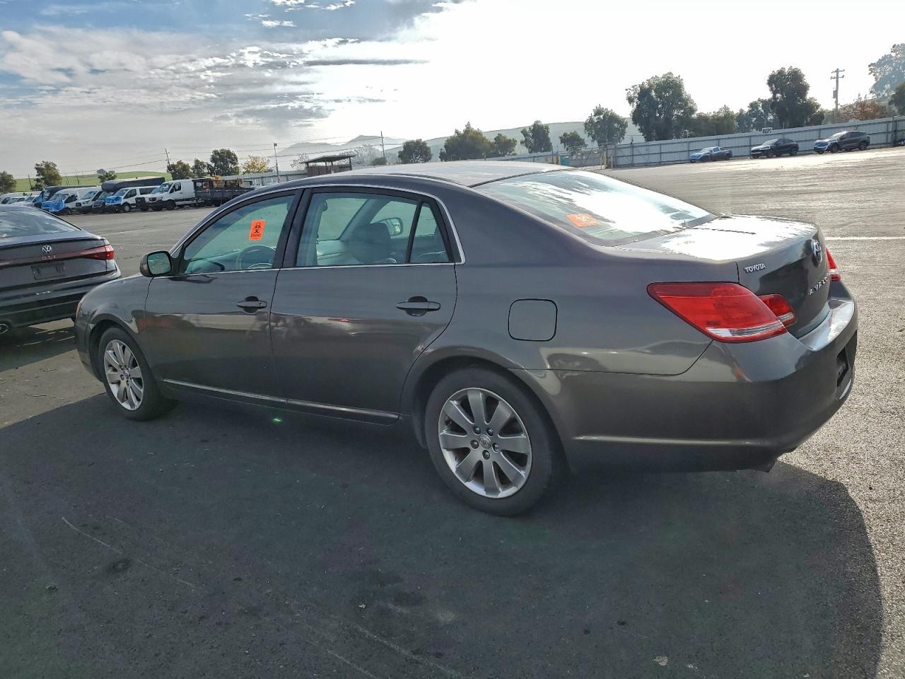 2005 TOYOTA AVALON XL photo 2