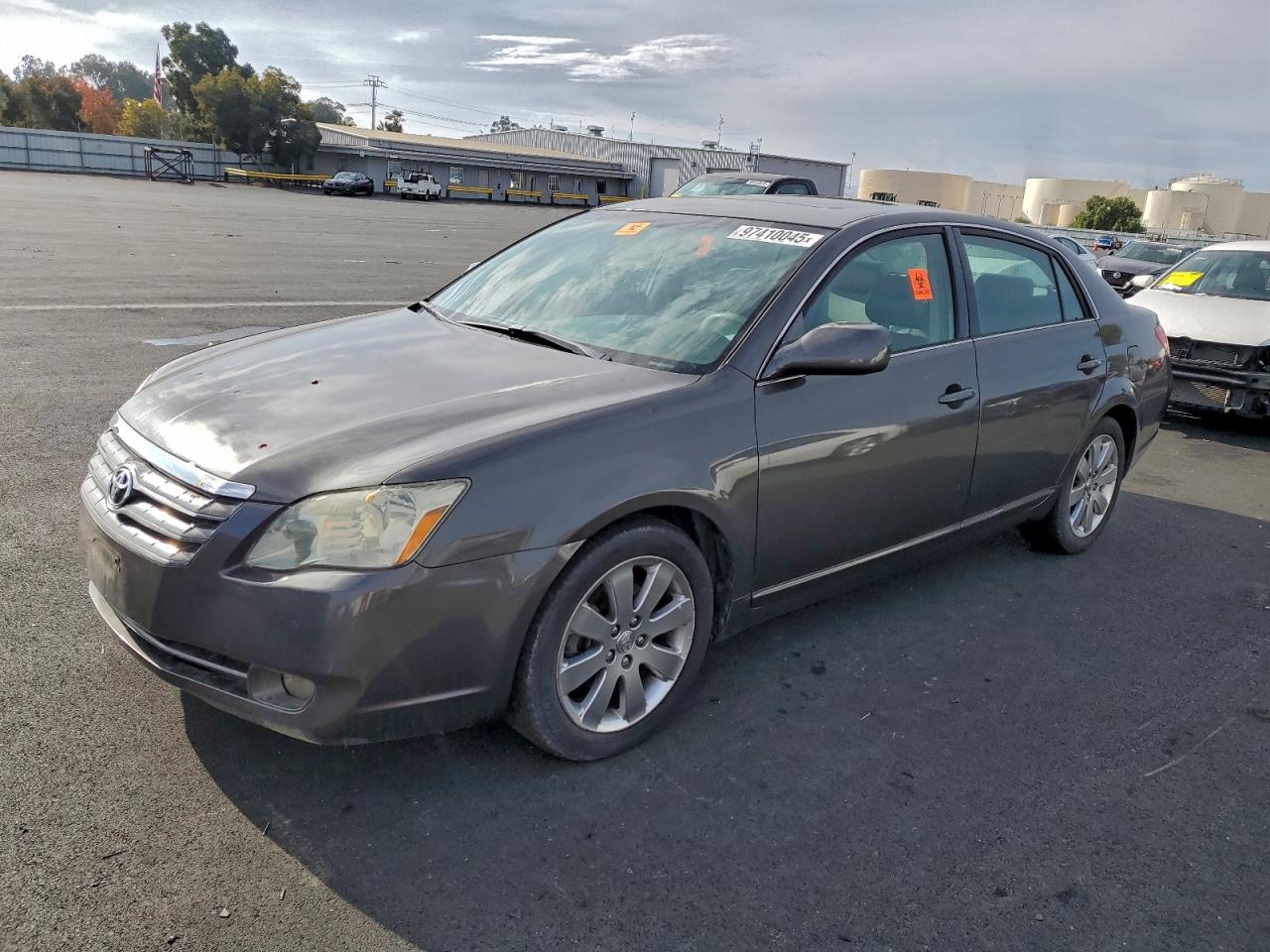 2005 TOYOTA AVALON