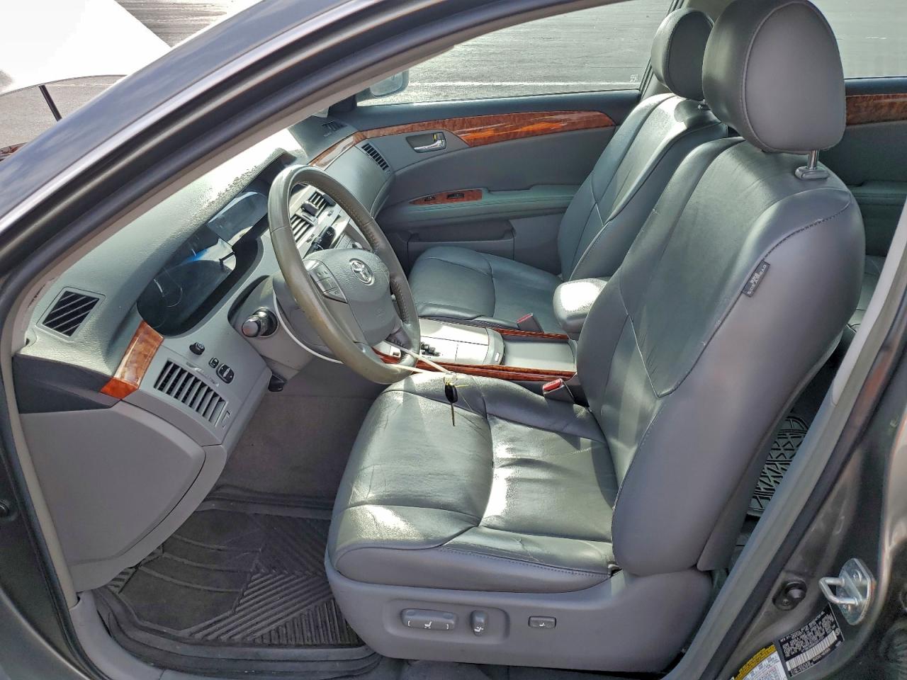2005 TOYOTA AVALON XL photo 7