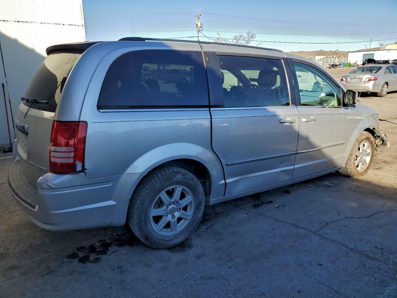 2010 CHRYSLER TOWN & COUNTRY TOURING photo 3