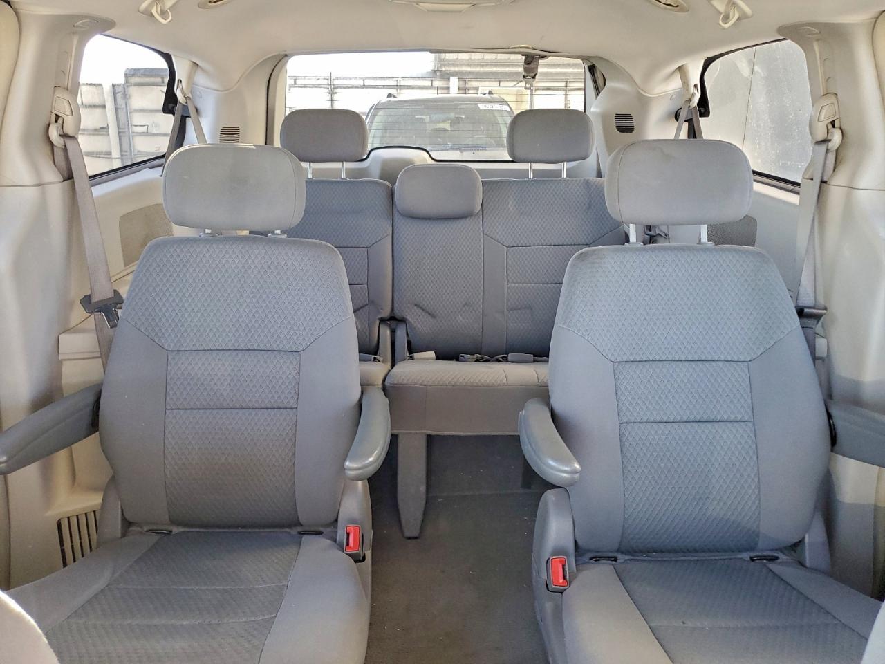 2010 CHRYSLER TOWN & COUNTRY TOURING photo 10
