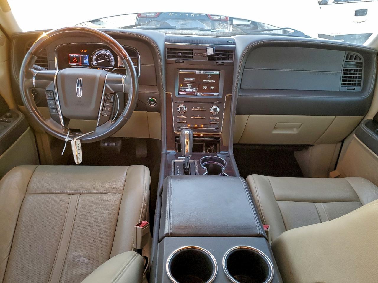 2015 LINCOLN NAVIGATOR photo 8