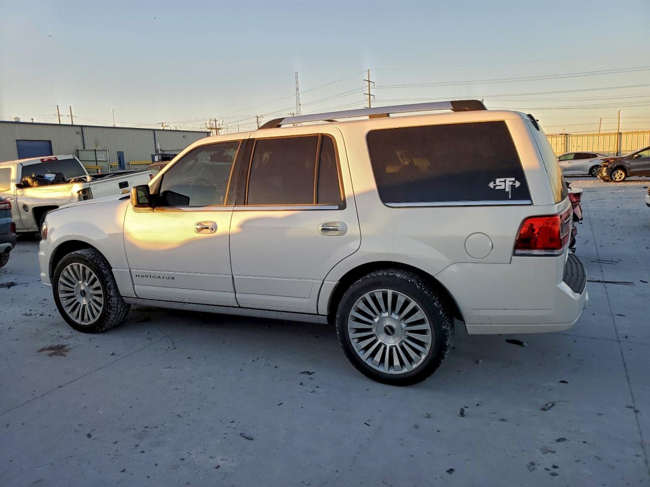 2015 LINCOLN NAVIGATOR photo 2