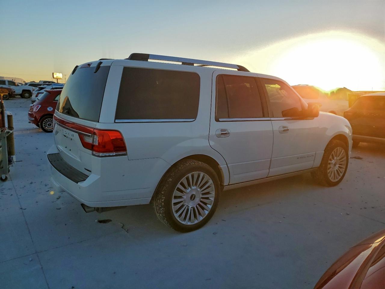 2015 LINCOLN NAVIGATOR photo 3