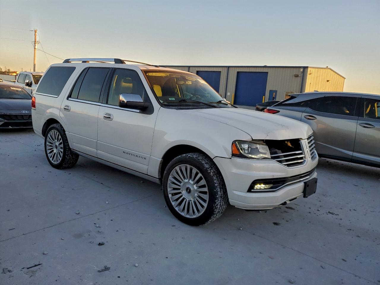 2015 LINCOLN NAVIGATOR photo 4