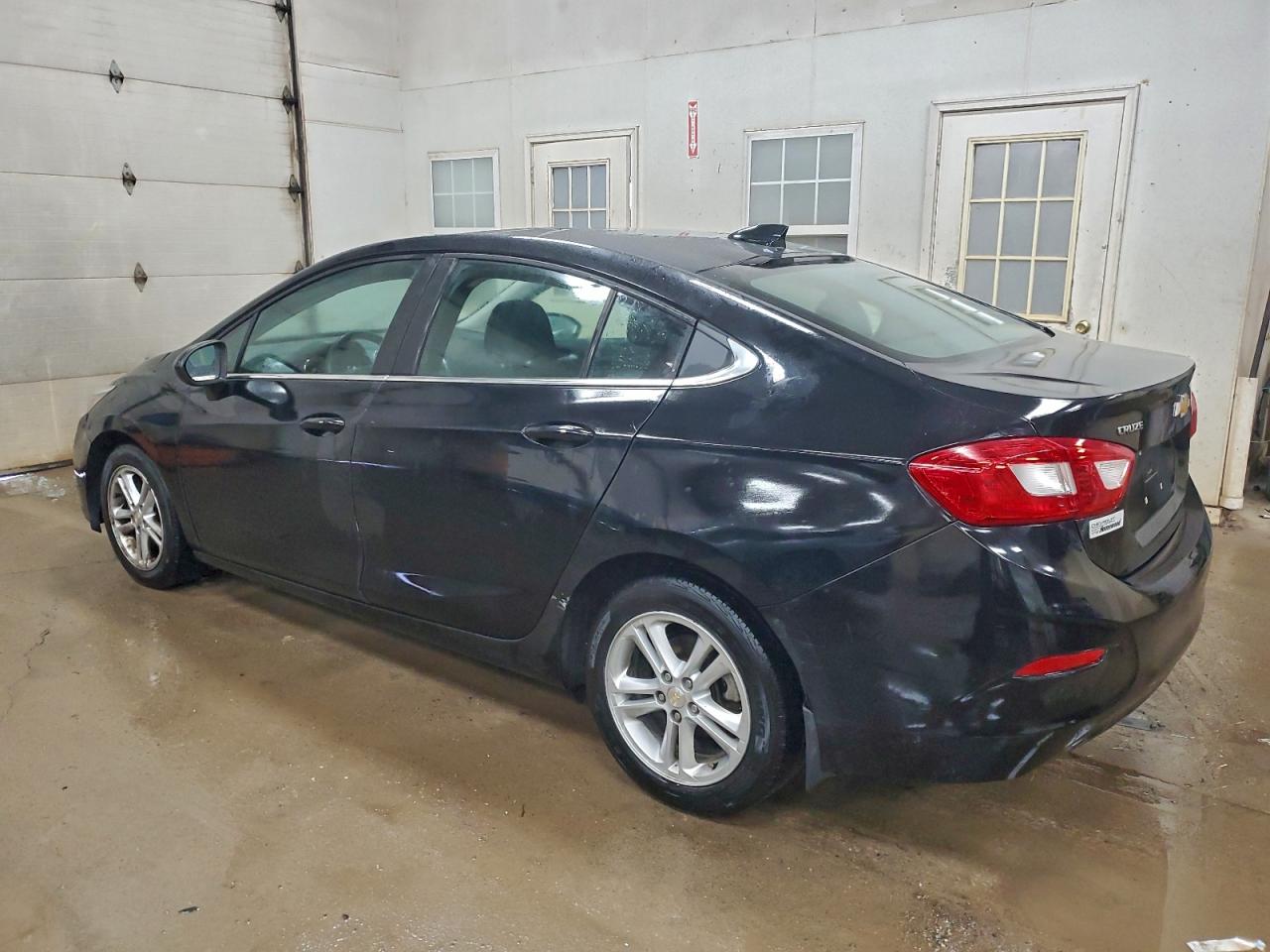 2016 CHEVROLET CRUZE LT photo 2