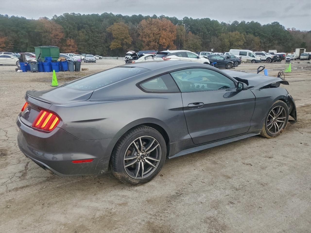 2017 FORD MUSTANG photo 3