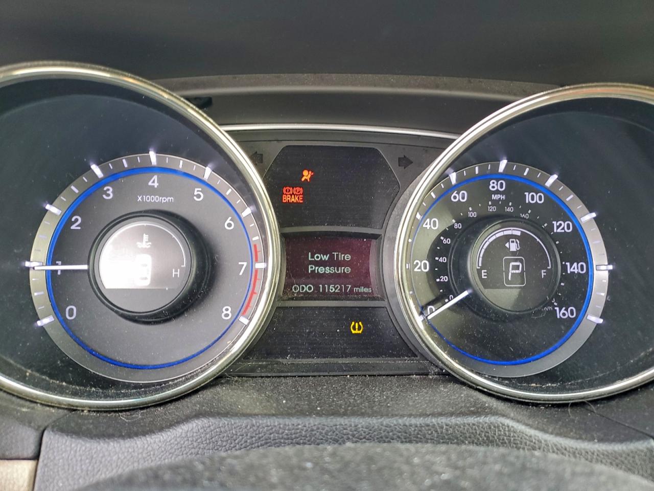 2011 HYUNDAI SONATA SE photo 9