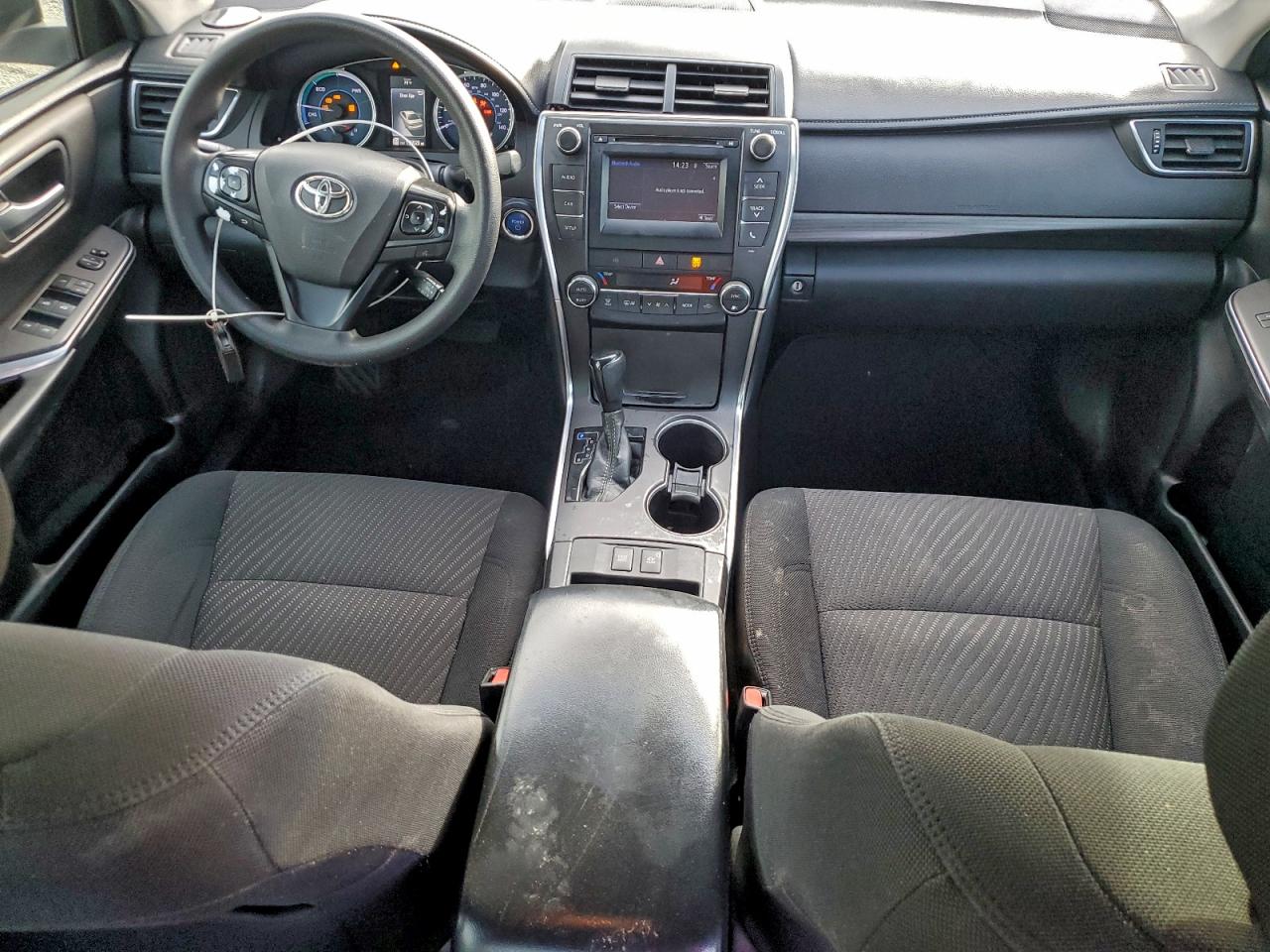 2017 TOYOTA CAMRY HYBRID photo 8