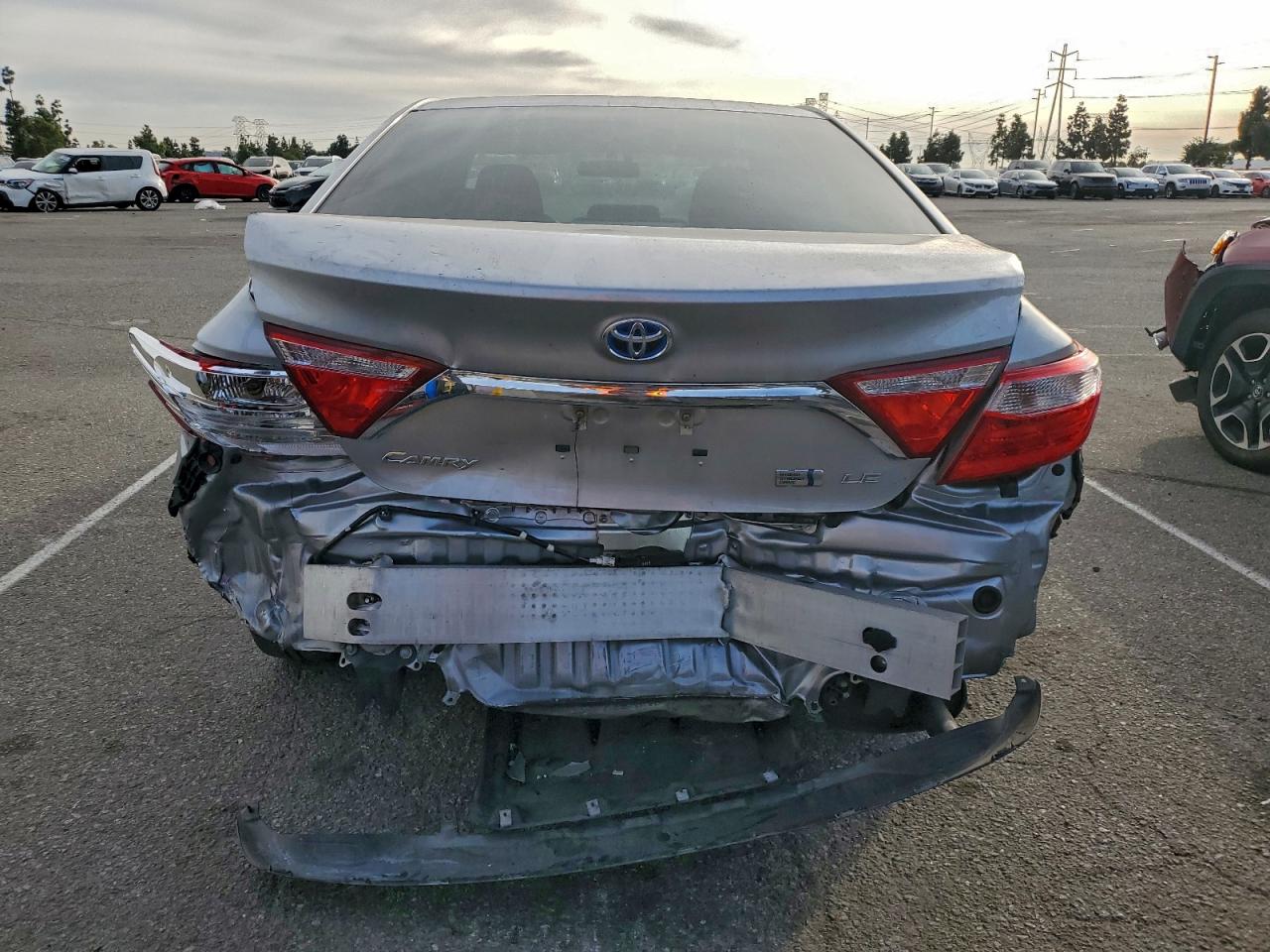 2017 TOYOTA CAMRY HYBRID photo 6
