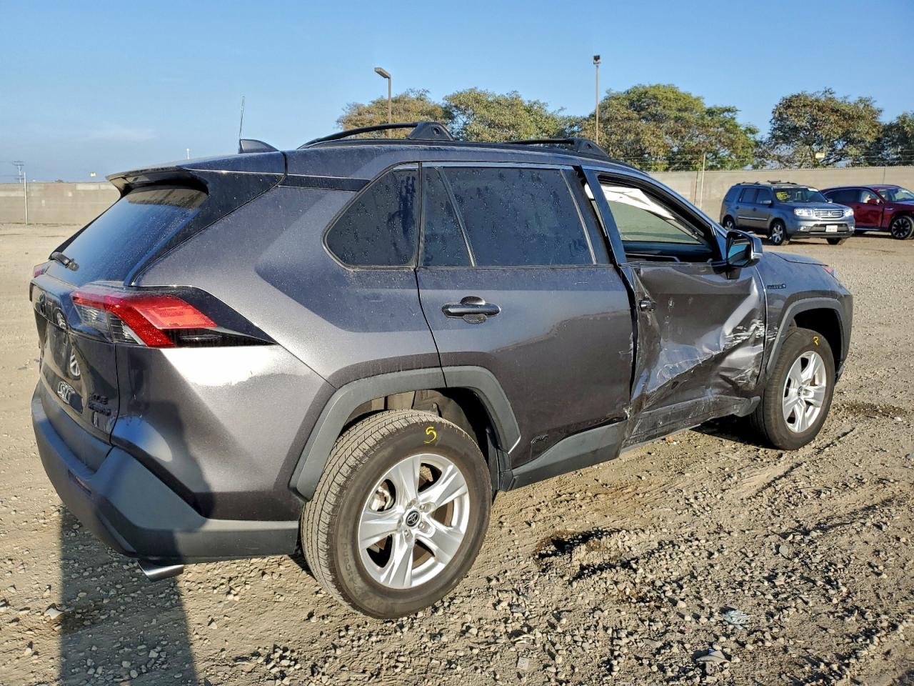 2021 TOYOTA RAV4 XLE photo 3