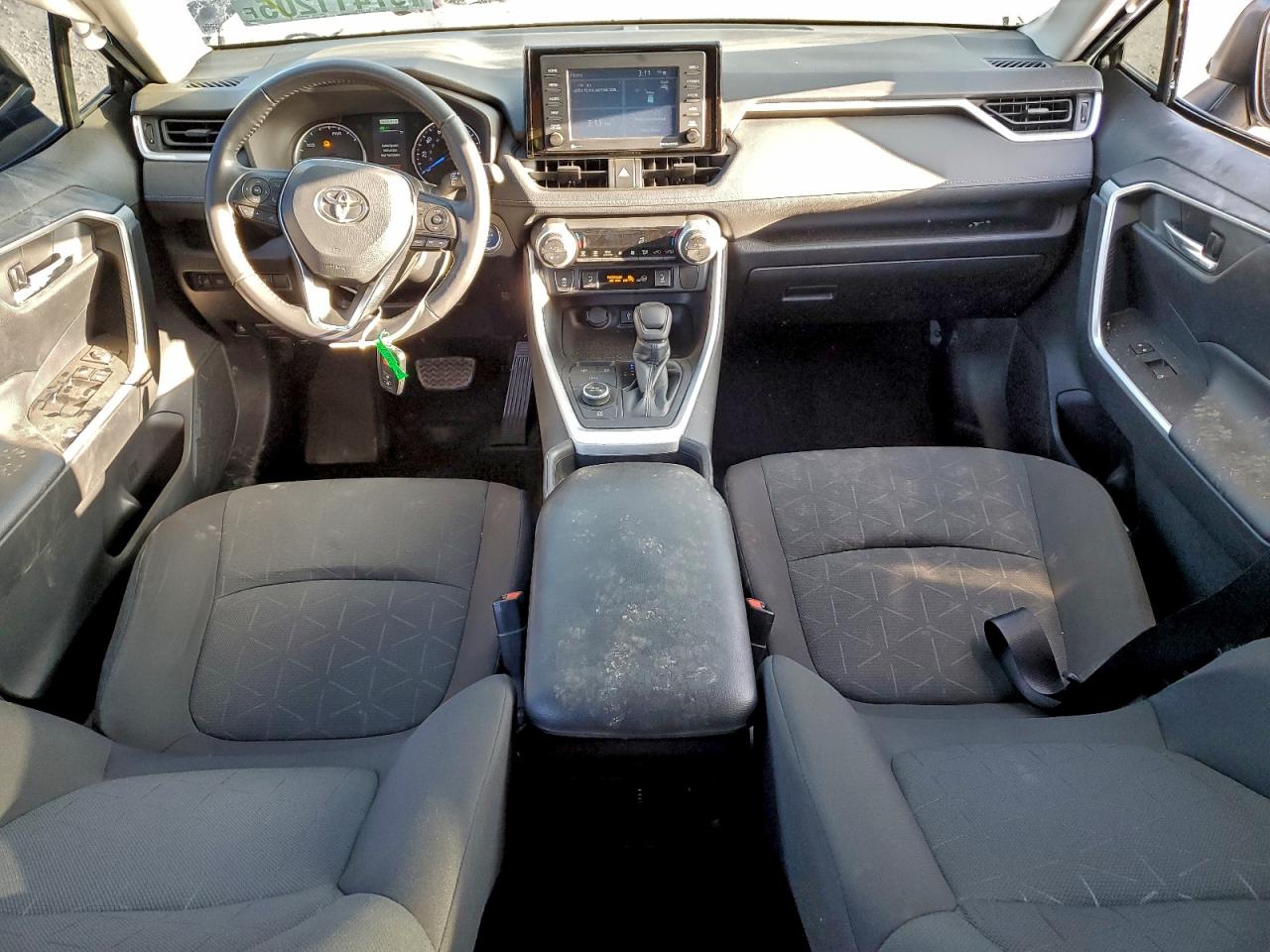2021 TOYOTA RAV4 XLE photo 8