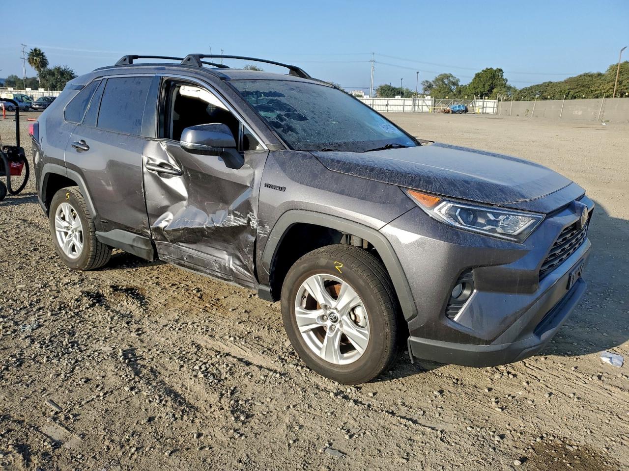 2021 TOYOTA RAV4 XLE photo 4
