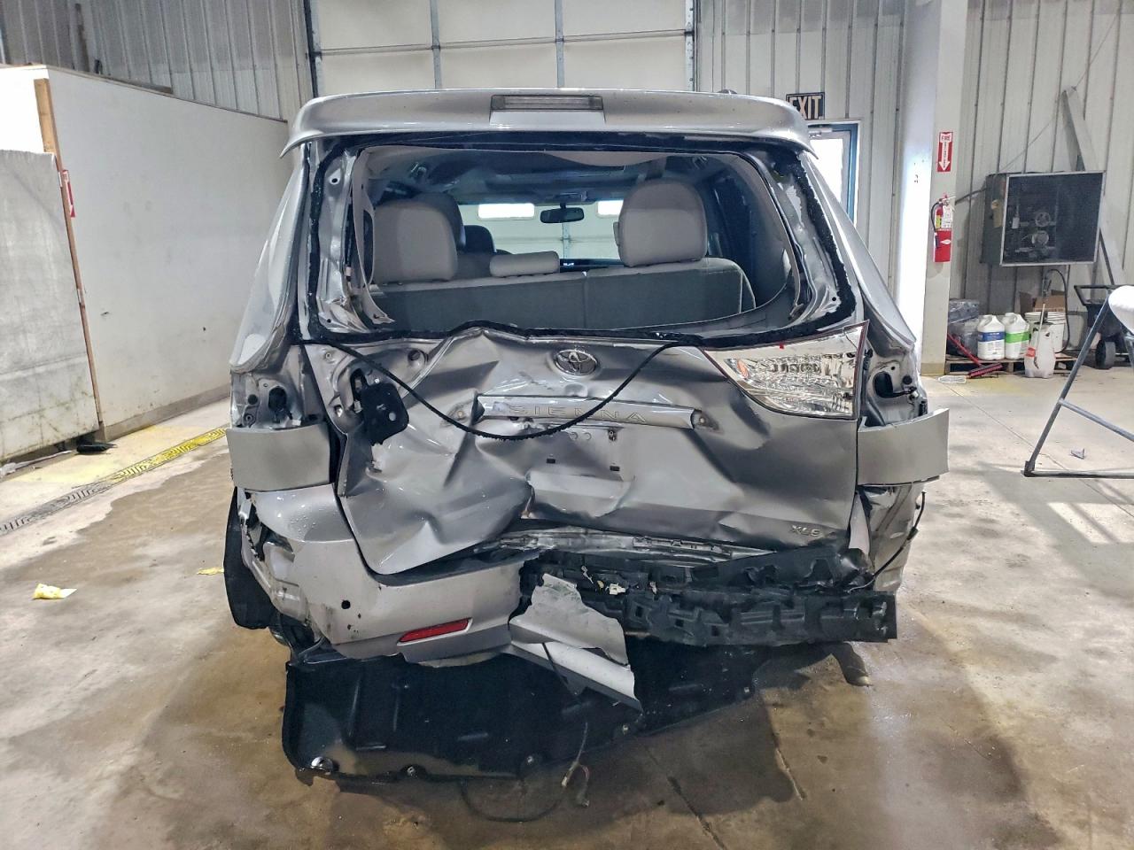 2014 TOYOTA SIENNA XLE photo 6