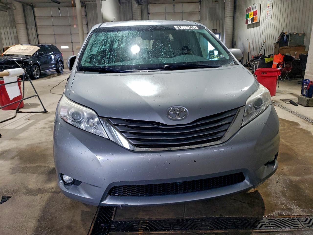 2014 TOYOTA SIENNA XLE photo 5