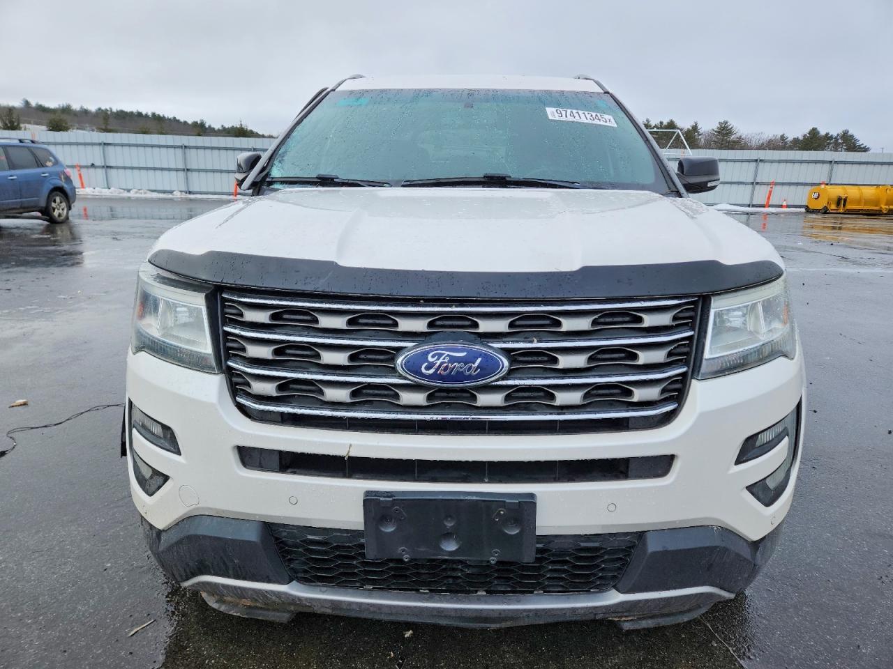 2017 FORD EXPLORER XLT photo 5