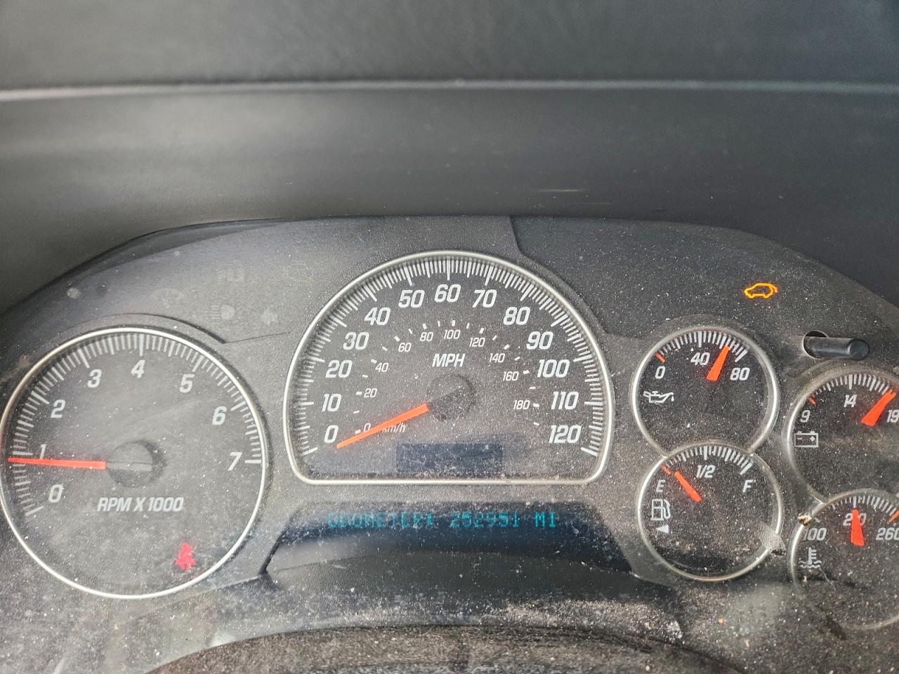 2005 GMC ENVOY photo 9