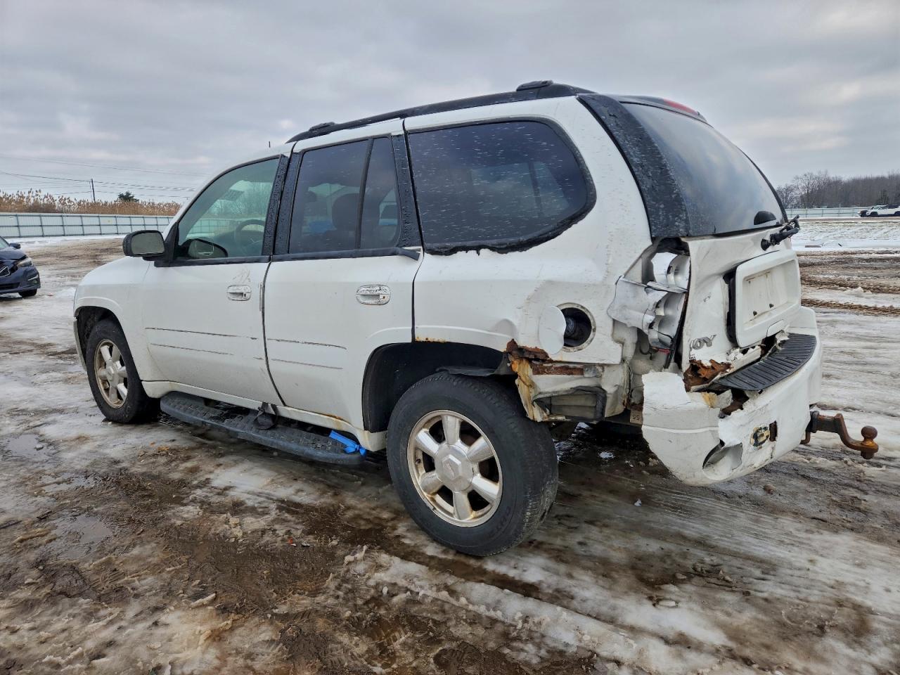 2005 GMC ENVOY photo 2