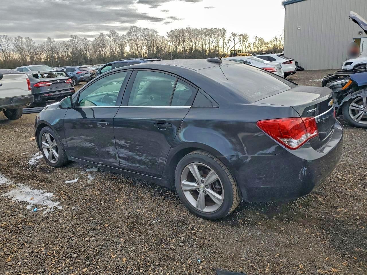 2015 CHEVROLET CRUZE LT photo 2