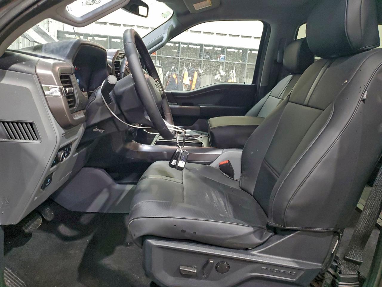 2025 FORD F150 XLT photo 13