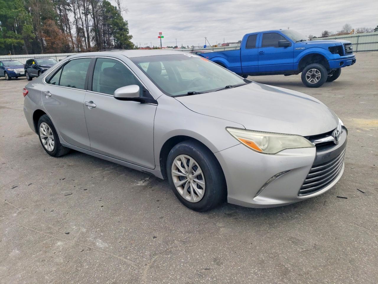2016 TOYOTA CAMRY LE photo 4