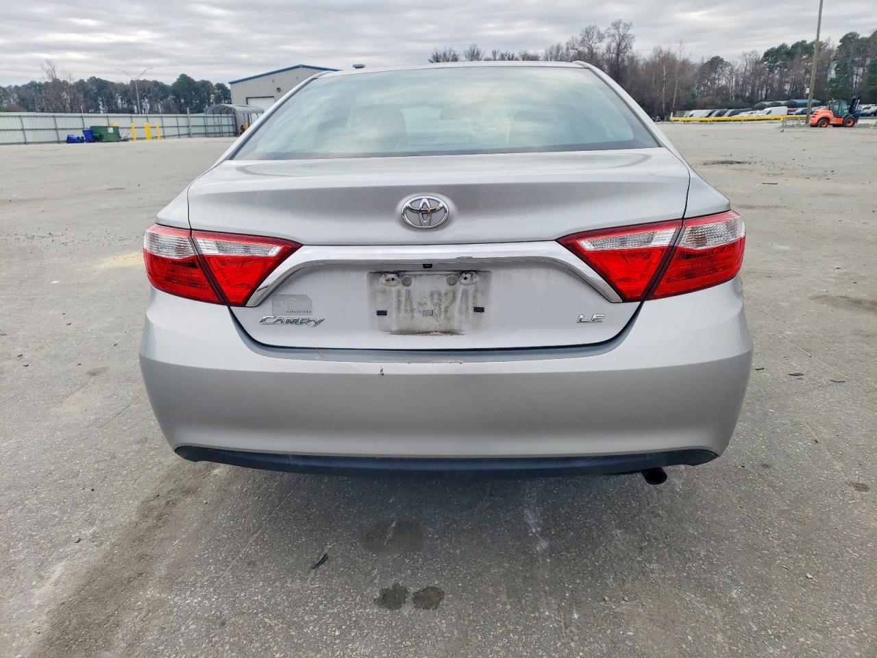 2016 TOYOTA CAMRY LE photo 6