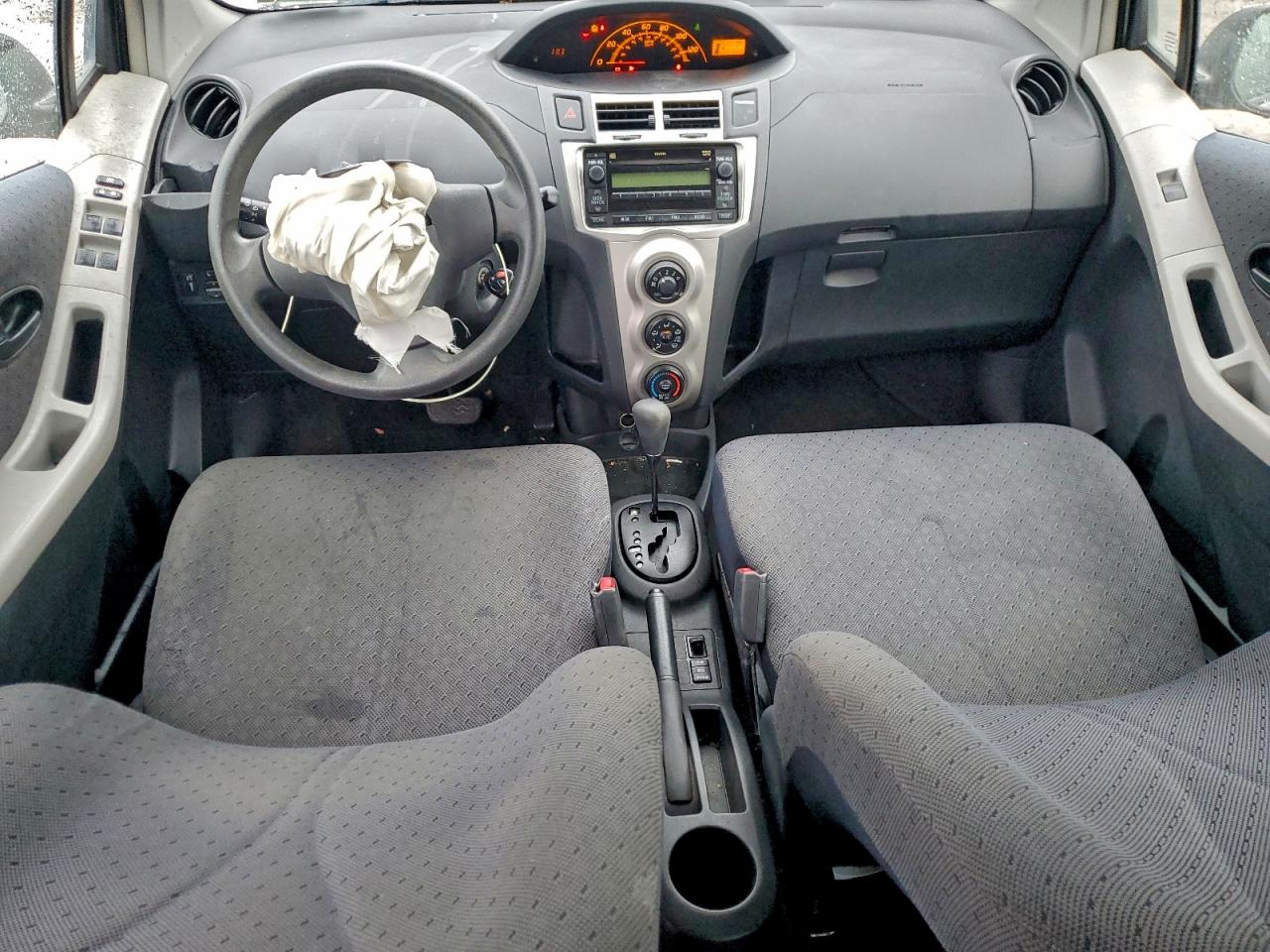 2010 TOYOTA YARIS photo 8