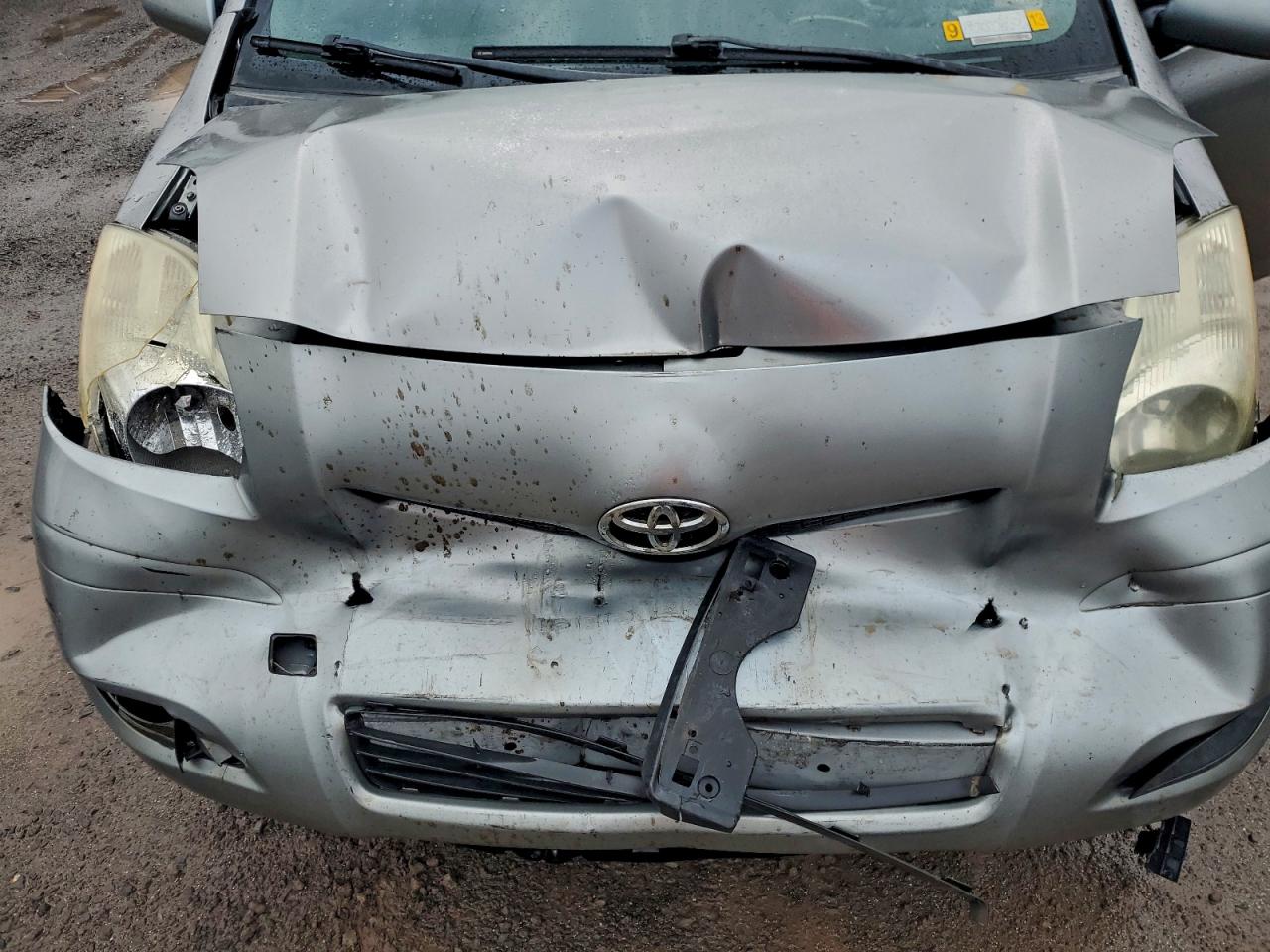 2010 TOYOTA YARIS photo 11