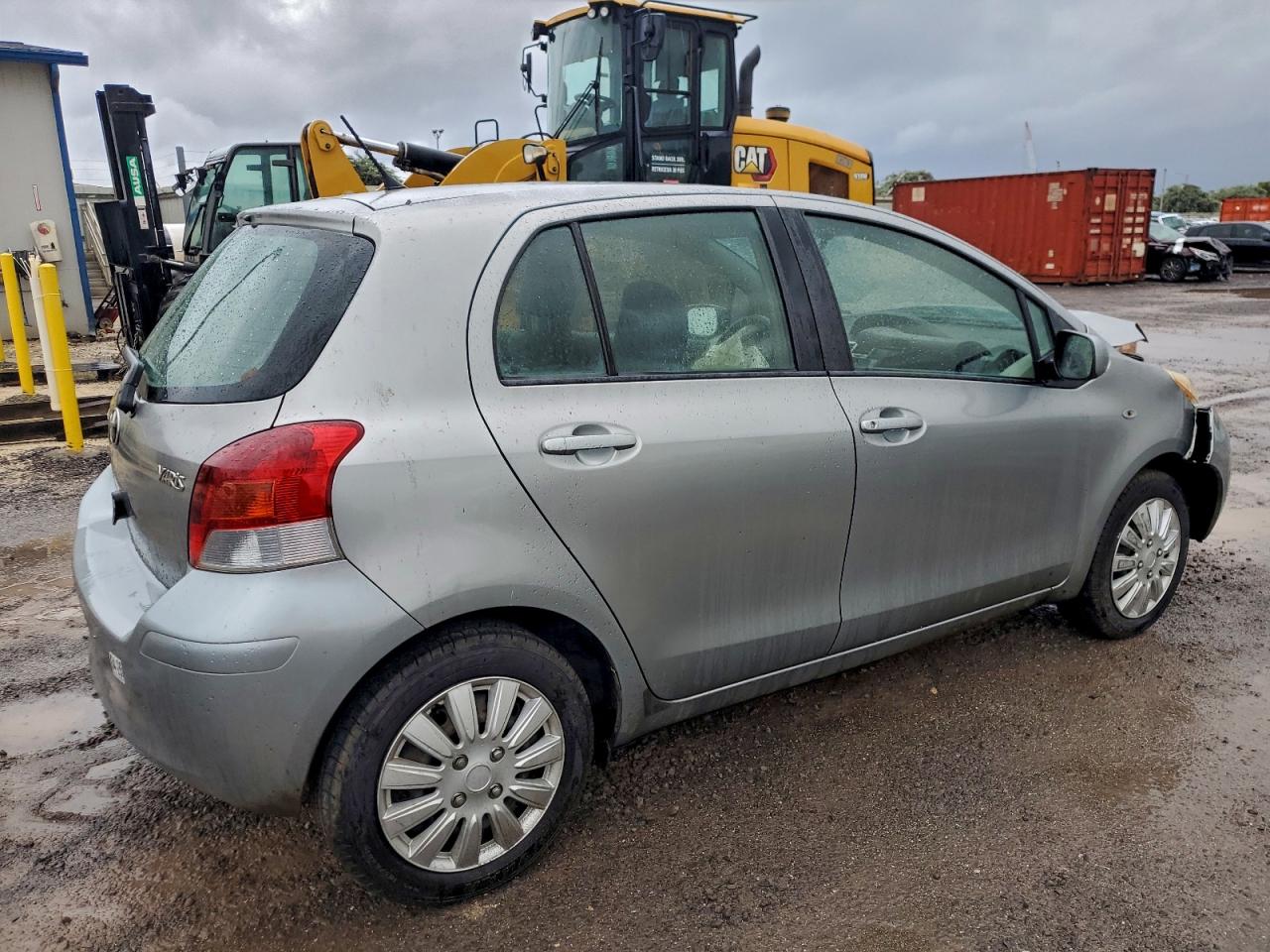 2010 TOYOTA YARIS photo 3